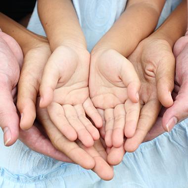 Il Sostegno per l'Inclusione Attiva (SIA), è una misura attiva di contrasto alla povertà che, sulla base della sperimentazione attuata nelle grandi città, nel 2016 verrà estesa a tutto il territorio nazionale (Legge di Stabilità 2016, art. 1, comma 387).Il SIA prevede l'erogazione di un sussidio economico a nuclei familiari in condizioni economiche di estremo disagio, nei quali siano presenti minorenni, subordinato all'adesione a un progetto di attivazione sociale e lavorativa. I Comuni e i Distretti soc